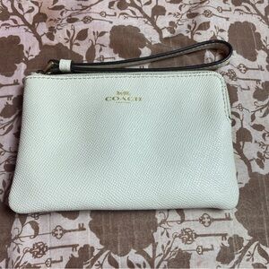 Coach White Crossgrain Leather Corner Zip Wristlet Small Gold Tone Zipper